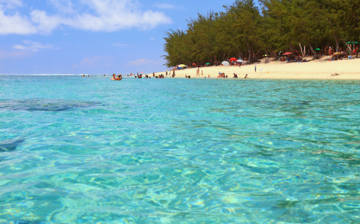 Vue panoramique de la plage de l’Hermitage à La Réunion