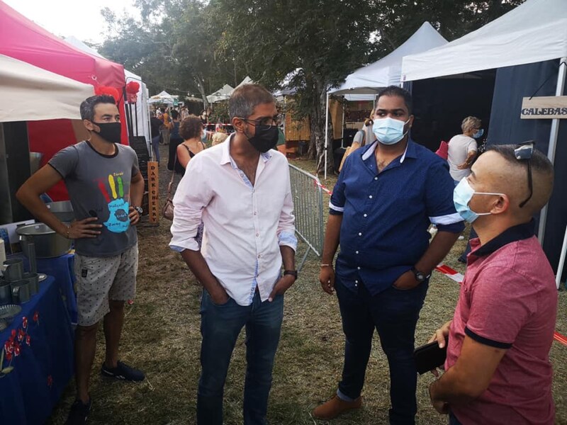 L'élu Irchad OMARJEE au marché Fait Main