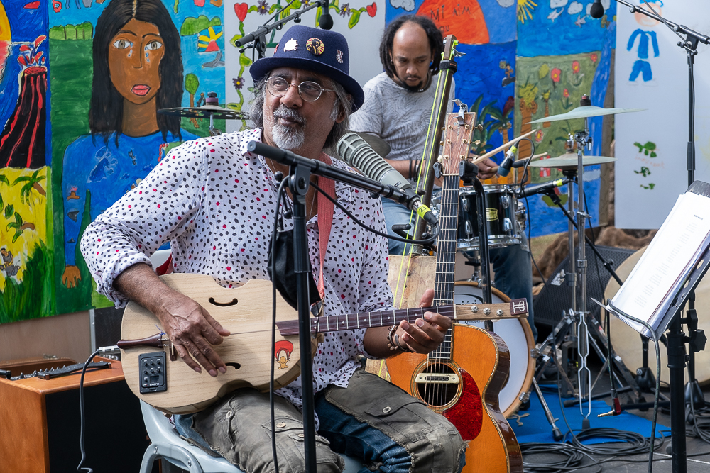 Concert des élèves et du groupe Ziskakan à l’école Les Combavas à la Plaine