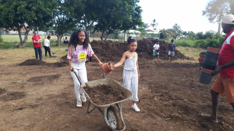 Plantation de l'école Marcel-LAURET