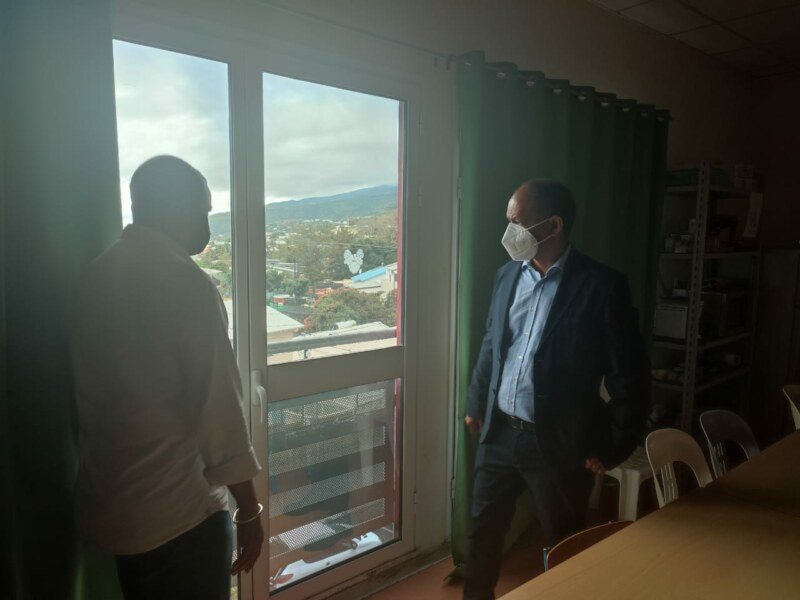 Le Maire, Emmanuel SÉRAPHIN, en visite à l’école primaire Hubert-de-LISLE à la Plaine Saint-Paul