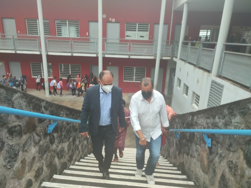 Le Maire, Emmanuel SÉRAPHIN, en visite à l’école primaire Hubert-de-LISLE à la Plaine Saint-Paul