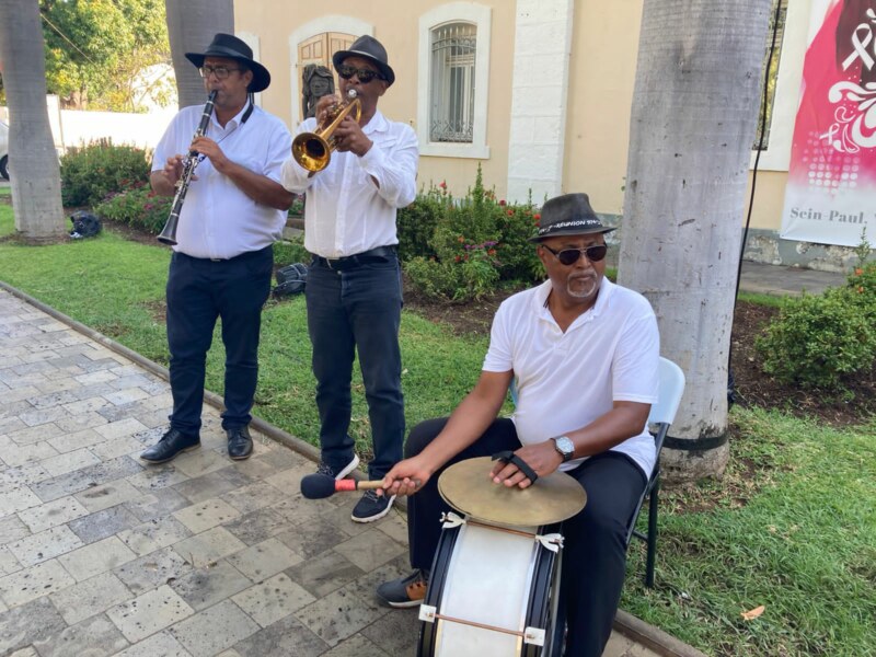 Un « mariage lontan » célébré sur le parvis de l’Hôtel de Ville