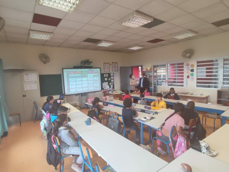 Le Maire, Emmanuel SÉRAPHIN, en visite à l’école primaire Hubert-de-LISLE à la Plaine Saint-Paul