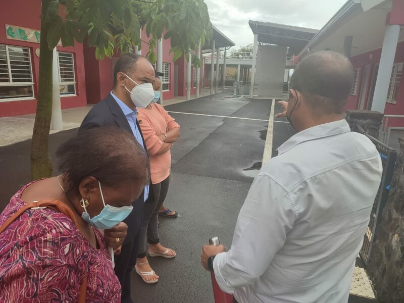 Le Maire, Emmanuel SÉRAPHIN, en visite à l’école primaire Hubert-de-LISLE à la Plaine Saint-Paul