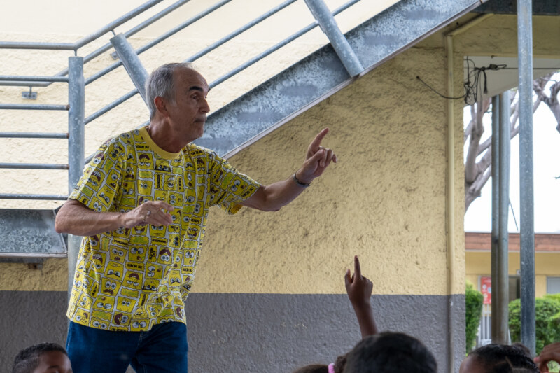Retour en images sur le fonker animé par le poète Patrice TREUTHARD à l’école Émile-HUGOT de Savanna.