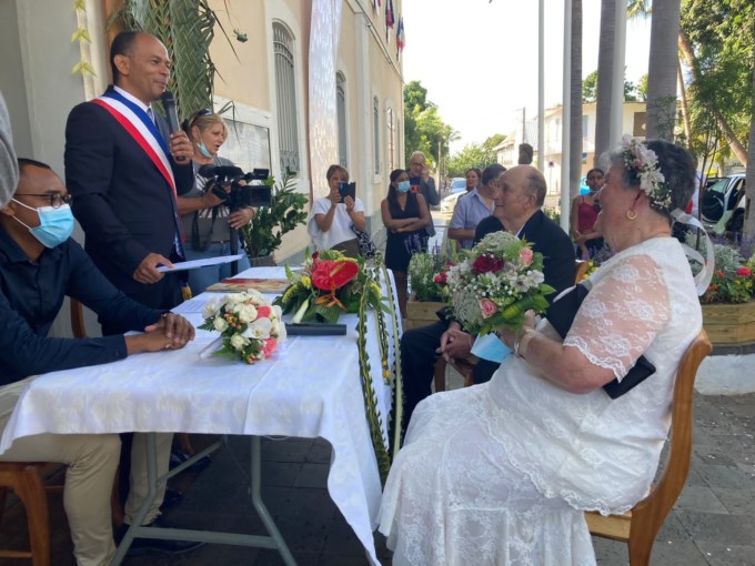 Un « mariage lontan » célébré sur le parvis de l’Hôtel de Ville