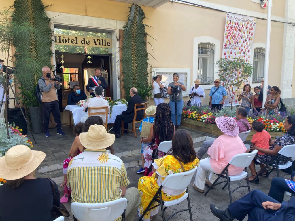 Un «&nbsp;mariage lontan&nbsp;» célébré sur le parvis de l’Hôtel de Ville