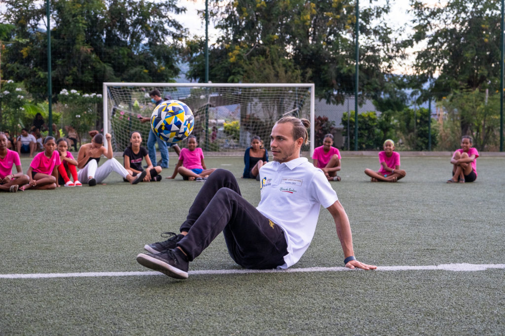 Des freestyler football champions du monde à Trois Chemins