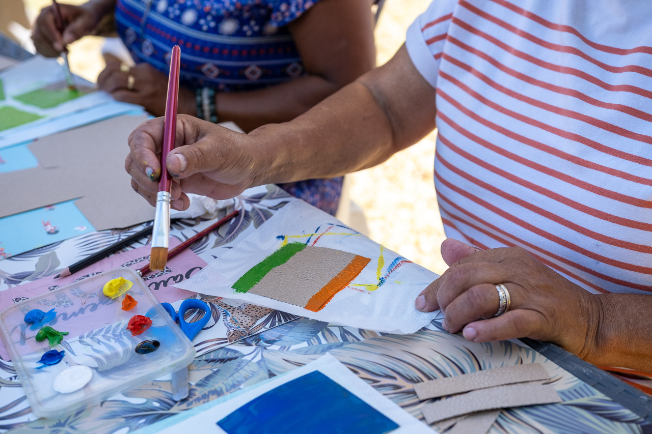 Des séniors participent aux ateliers de l'activité Zactivités zarboutan alon amizé au CREPS du front de mer