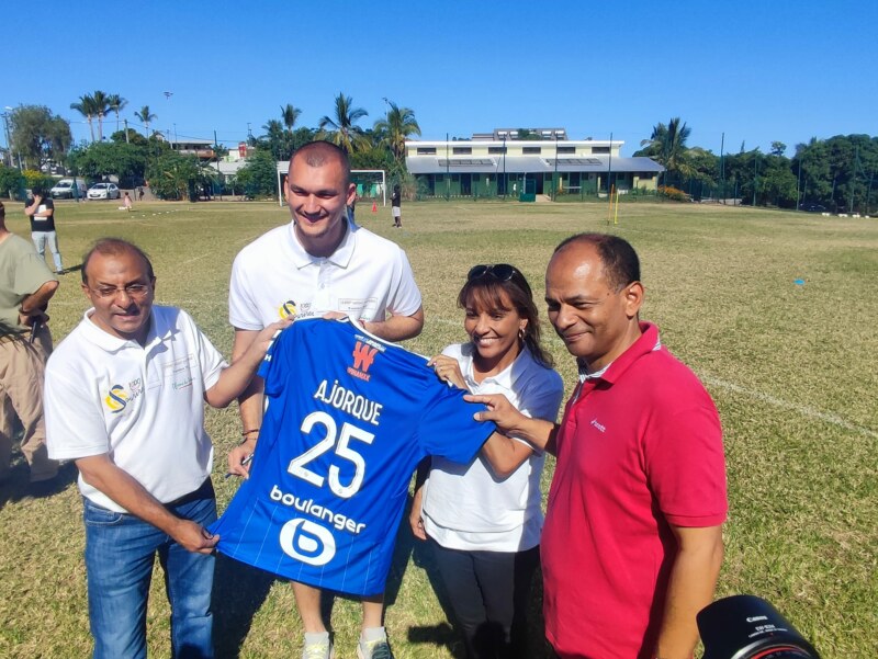 Le footballeur Ludovic AJORQUE de passage à l'Éperon