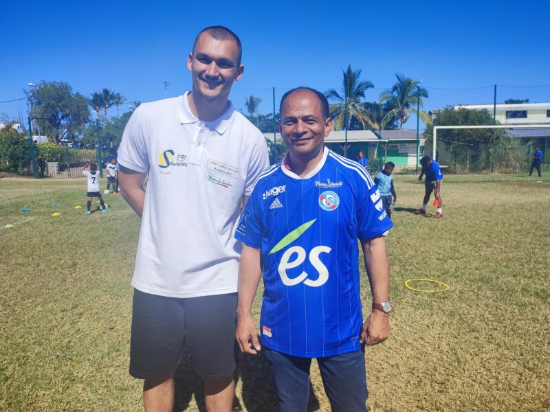 Le footballeur Ludovic AJORQUE de passage à l'Éperon