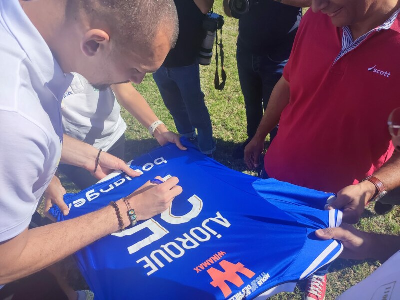 Le footballeur Ludovic AJORQUE de passage à l'Éperon