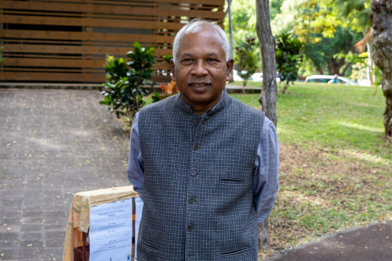 La Grotte du Peuplement passe en mode yoga : le Consul de l'Inde à La Réunion, Monsieur Jitendra Nath MAJH