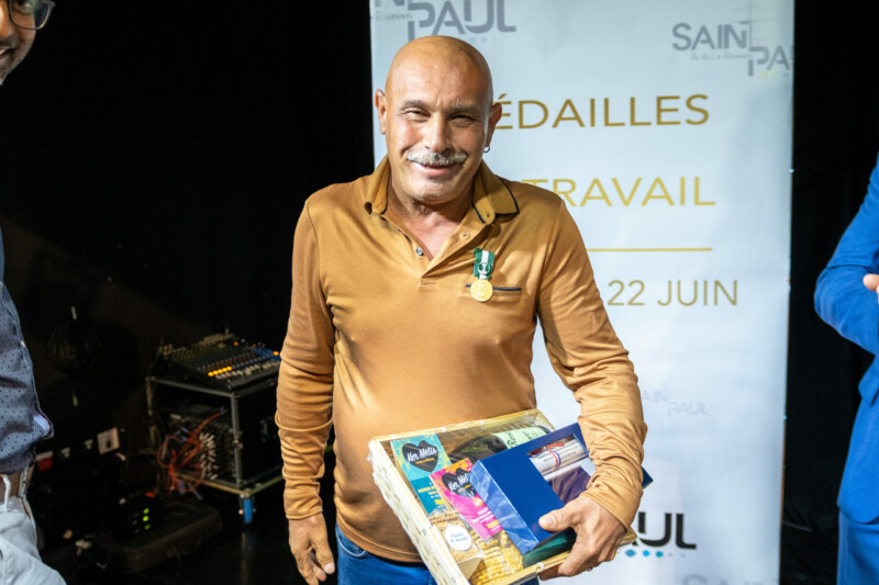 Cérémonie de remise de médailles juin 2022 : Les agents communaux reçoivent leurs médailles