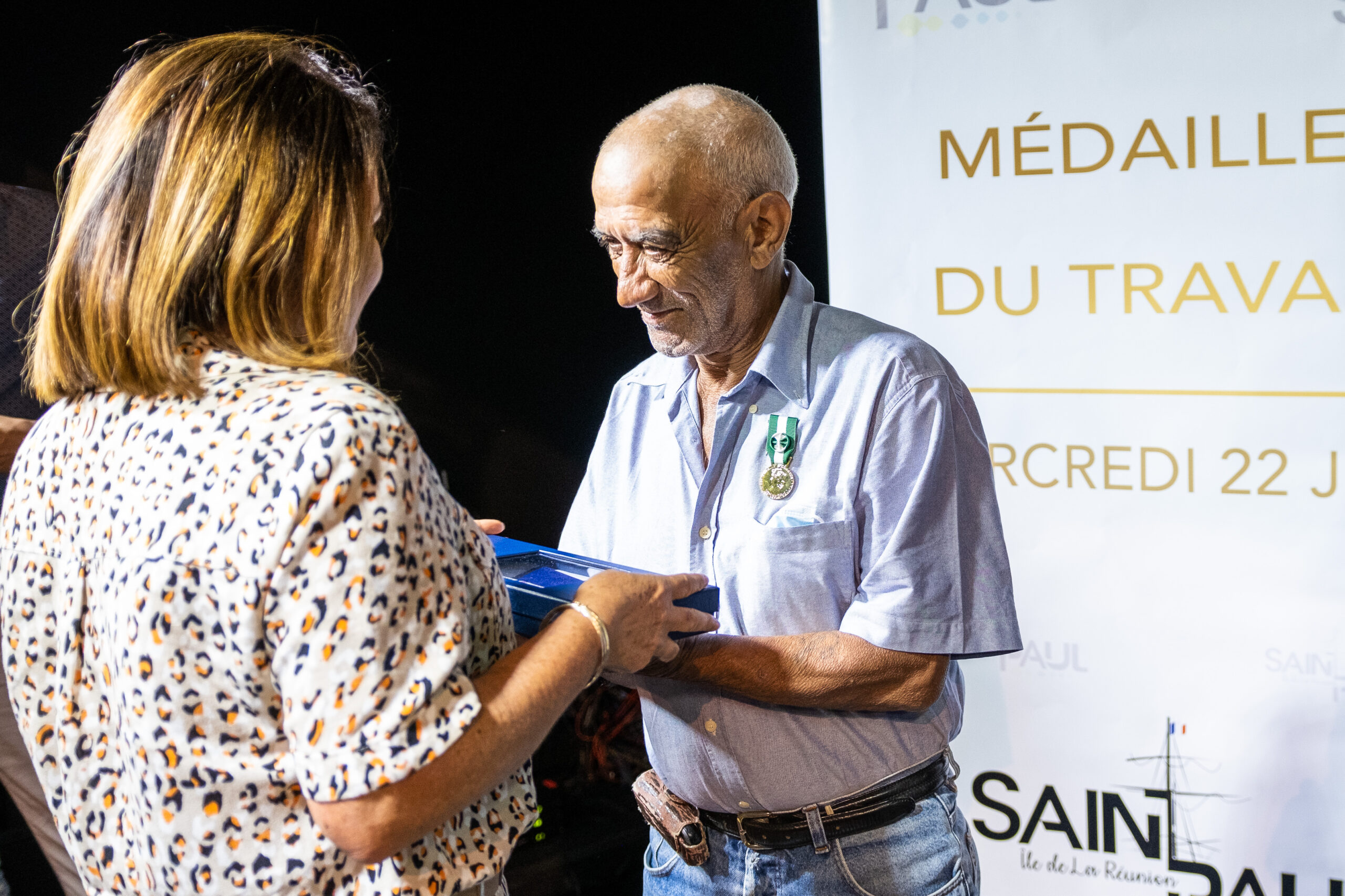 Cérémonie de remise de médailles juin 2022 : Les agents communaux reçoivent leurs médailles