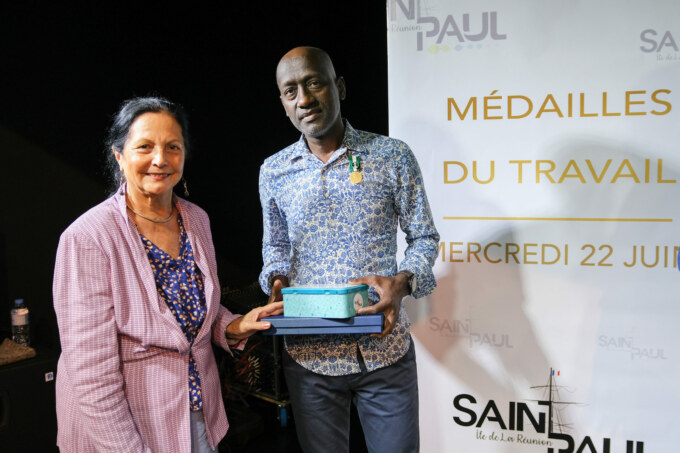 Cérémonie de remise de médailles juin 2022 : Les agents communaux reçoivent leurs médailles