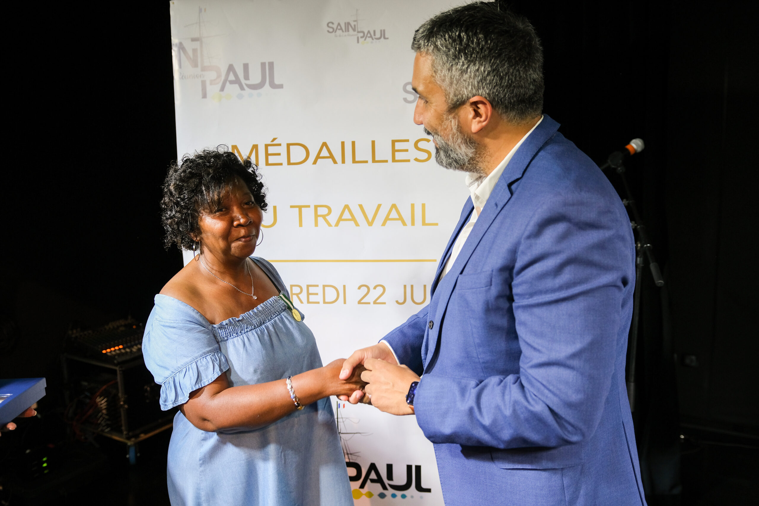 Cérémonie de remise de médailles juin 2022 : Les agents communaux reçoivent leurs médailles