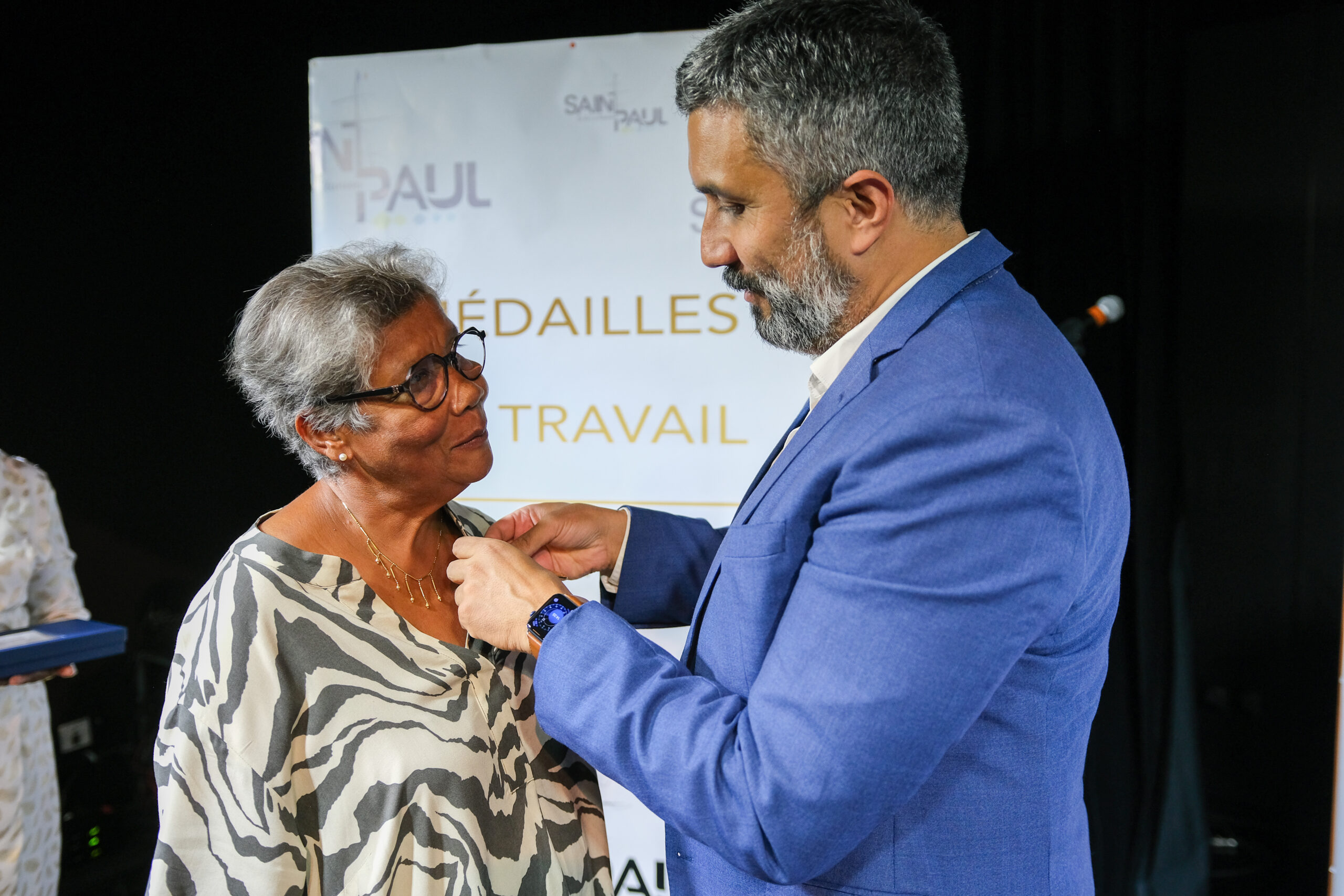 Cérémonie de remise de médailles juin 2022 : Les agents communaux reçoivent leurs médailles