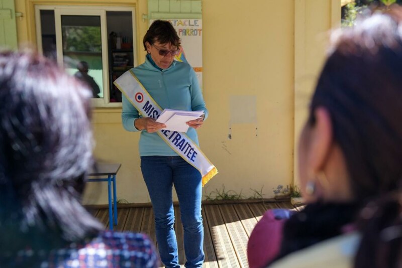 Marie-Paule CHATELLIER, la directrice et la seule enseignante de l'école de Marla, prend sa retraite ce vendredi 8 juillet 2022. Elle vient de passer 12 ans à transmettre son savoir aux marmay de l'ilet de Mafate.