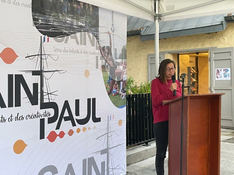 Saint-Paul, Ville d’Art et d’Histoire, accueille ce mercredi 28 septembre 2022 le vernissage de l’exposition Fashion for good à la Longère Sudel-FUMA. Ce bâtiment, inscrit au titre des monuments historiques, donne à voir la collection Parures et la vingtaine de pièces issues d’une tradition de couture très populaire à La Réunion.