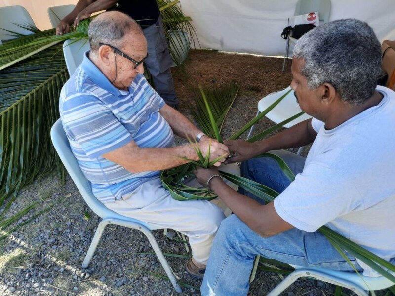 Journées du Patrimoine 2022 à la Maison Savanna, près de l'usine, tressage feuilles coco