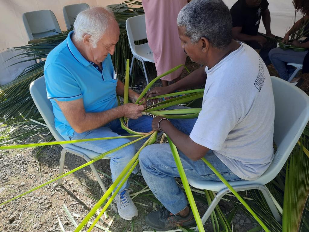 Journées du Patrimoine 2022 à la Maison Savanna, près de l'usine, tressage feuilles coco