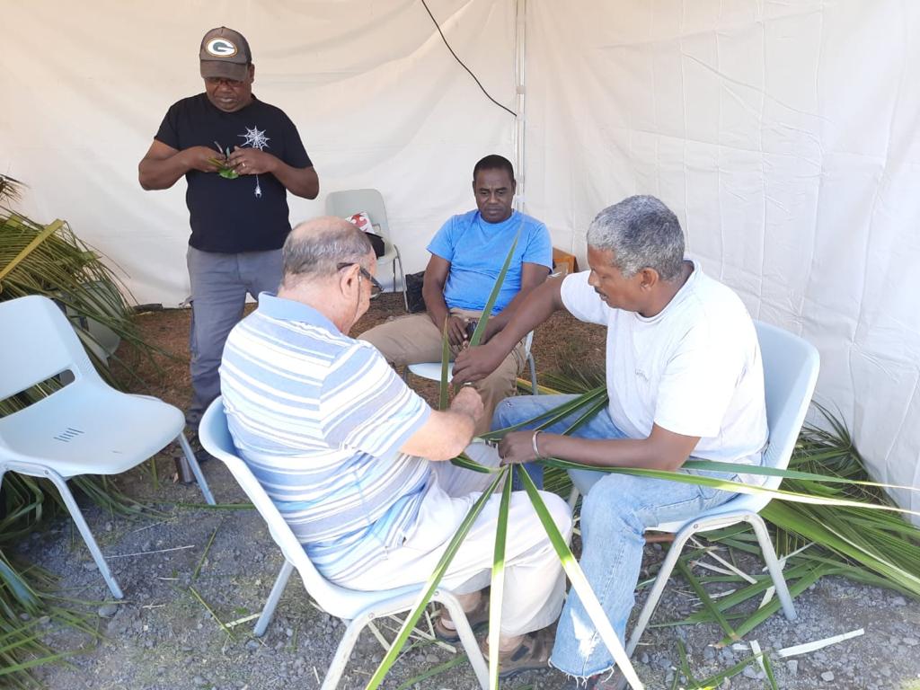 Journées du Patrimoine 2022 à la Maison Savanna, près de l'usine, tressage feuilles coco