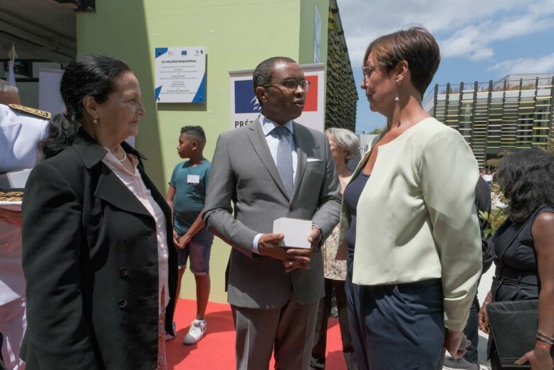 L'inauguration du collège de Roquefeuil se déroule ce jeudi 29 septembre 2022. Cette séquence s'inscrit dans la visite du Ministre de l’éducation nationale et de la jeunesse, Pap NDIAYE, à La Réunion. La première Adjointe de Saint-Paul, Suzelle BOUCHER, lui souhaite la bienvenue sur une terre apprenante et innovante.