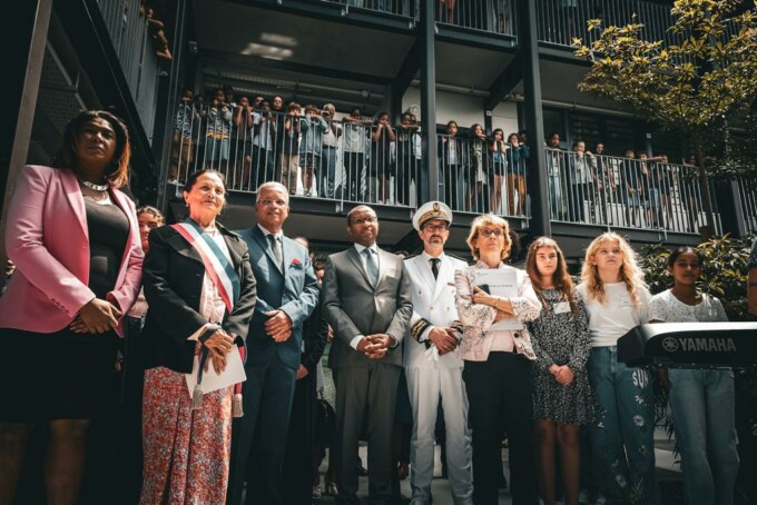 L'inauguration du collège de Roquefeuil se déroule ce jeudi 29 septembre 2022. Cette séquence s'inscrit dans la visite du Ministre de l’éducation nationale et de la jeunesse, Pap NDIAYE, à La Réunion. La première Adjointe de Saint-Paul, Suzelle BOUCHER, lui souhaite la bienvenue sur une terre apprenante et innovante.