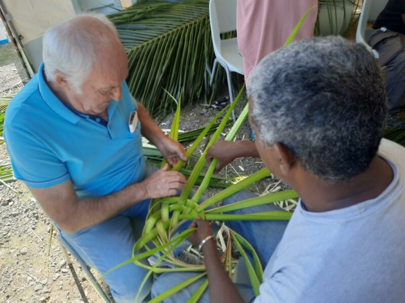 Journées du Patrimoine 2022 à la Maison Savanna, près de l'usine, tressage feuilles coco