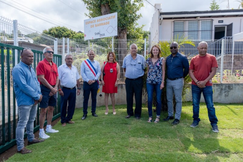 Le quartier de Barrage dans le Bassin de vie de la Saline compte désormais un nouvel équipement structurant. Il s’agit d’un Espace Associatif inauguré ce samedi 29 octobre 2022 en présence des habitant·es, des acteurs du tissu associatif et des 30 membres du Conseil des Habitants de la Saline.