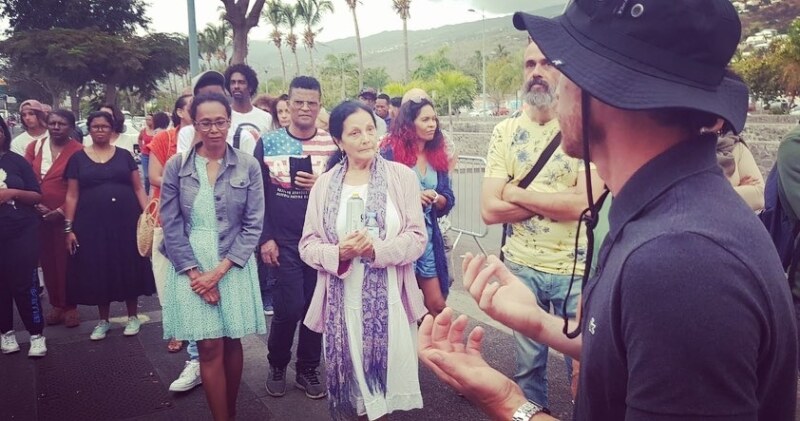 Saint-Paul, Ville d’art et d’histoire, inaugure la fresque du graffeur, WAROOX, ce mercredi 26 octobre 2022, dans le cadre de la Somèn kréol. Cette œuvre éphémère recouvre désormais pour longtemps les murs de la Maison SERVEAUX, siège du pôle culturel.