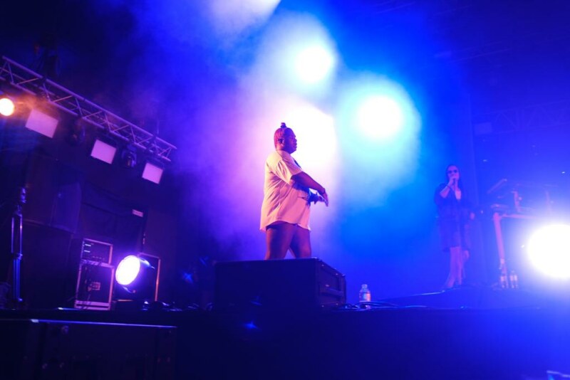 Troisième soirée de folie pour les Francofolies de La Réunion accueillies à Saint-Paul, sur le site de la Clairière de la Saline-les-Bains. Les artistes programmés enflamment les scènes Piton et Lagon. Que du lourd comme en témoigne la présence du groupe SAODAJ, de CHARLES, de GEORGIO, de Grèn Semé et de HATIK.