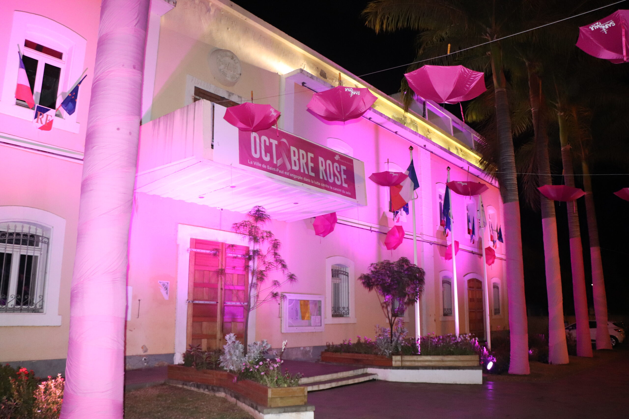 L'Hôtel de Ville illuminée aux couleurs d'Octobre Rose