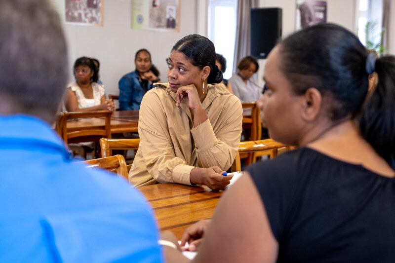 Le Maire de Saint-Paul, Emmanuel SÉRAPHIN, tient à rencontrer 30 assistantes administratives et 2 assistants administratifs nouvellement affectés dans les écoles du territoire. Le premier magistrat les reçoit ce mercredi 5 octobre 2022 à l'Hôtel de Ville. Leur engagement pour l'intérêt général des marmay permet dès maintenant de renforcer les établissements scolaires du territoire, titré Ville Amie des Enfants par UNICEF.