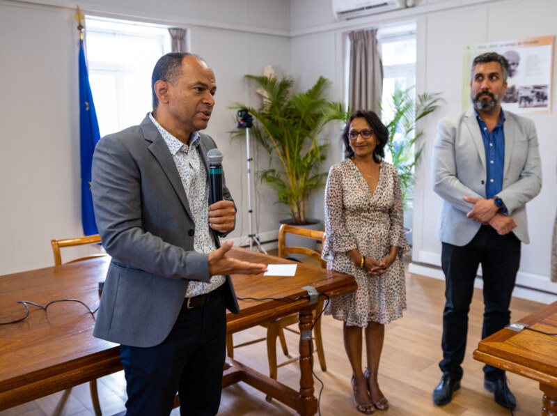 Le Maire de Saint-Paul, Emmanuel SÉRAPHIN, tient à rencontrer 30 assistantes administratives et 2 assistants administratifs nouvellement affectés dans les écoles du territoire. Le premier magistrat les reçoit ce mercredi 5 octobre 2022 à l'Hôtel de Ville. Leur engagement pour l'intérêt général des marmay permet dès maintenant de renforcer les établissements scolaires du territoire, titré Ville Amie des Enfants par UNICEF.