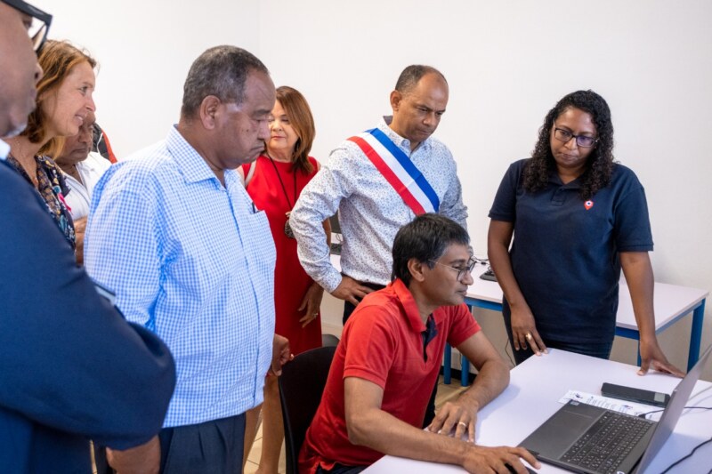 Le quartier de Barrage dans le Bassin de vie de la Saline compte désormais un nouvel équipement structurant. Il s’agit d’un Espace Associatif inauguré ce samedi 29 octobre 2022 en présence des habitant·es, des acteurs du tissu associatif et des 30 membres du Conseil des Habitants de la Saline.