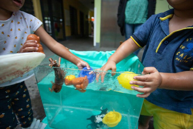 ateliers jeux d'eau petite enfance