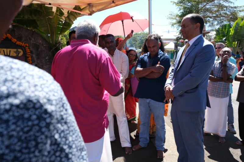 Une cérémonie de commémoration multiculturelle se déroule à l’ancienne Usine de Vue Belle à La Saline ce vendredi 11 novembre 2022. Ce haut lieu de l’Histoire réunionnaise permet de rendre un hommage appuyé à la mémoire des engagés indiens.