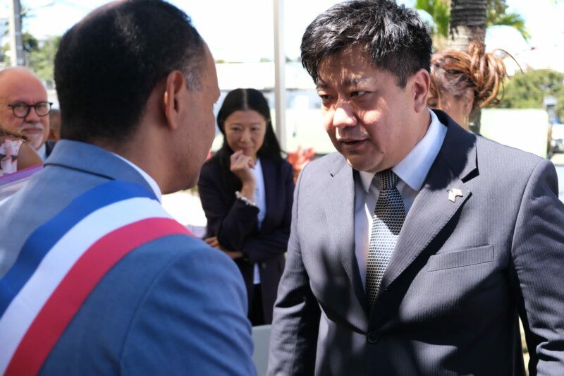 Une cérémonie capitale dans la transmission du devoir de mémoire. Voici l’un des enjeux de la commémoration de l’Armistice du 11 novembre 1918 célébrée au Monument aux morts du Square Célimène de La Saline ce 11 novembre 2022.