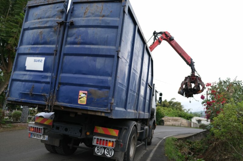 Première opération Vide Fon Kour Dann zot kartyé : ce lundi 14 novembre 2022 dans le Bassin de vie du Guillaume. Découvrez les photos prises à cette occasion.