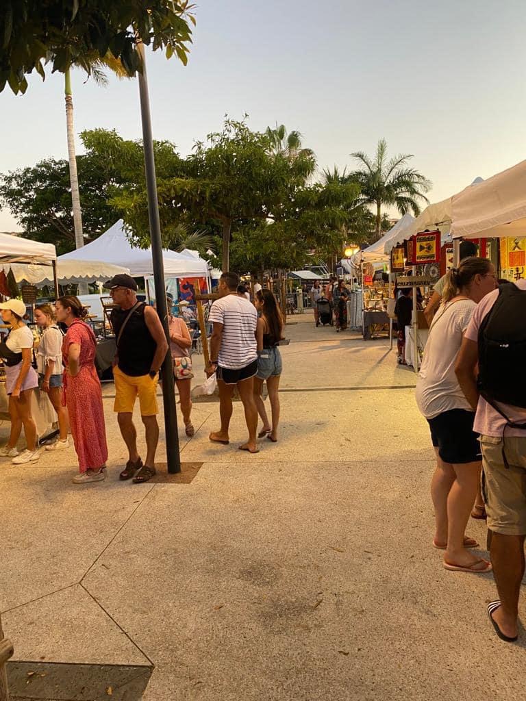 Saint-Gilles-les-Bains accueille le grand retour du marché nocturne ce samedi 12 novembre 2022, de 17 à 23 heures.