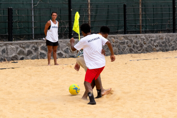 Saint-Paul, Ville Active et Sportive, accueille ce vendredi matin 18 novembre 2022 le tournoi de Beach-soccer de l’association Aide de protection de l’enfance et de la jeunesse. Il s’agit en effet d’une pratique sportive très prisée par les jeunes.