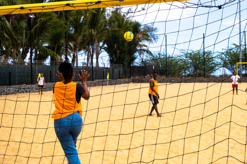 Saint-Paul, Ville Active et Sportive, accueille ce vendredi matin 18 novembre 2022 le tournoi de Beach-soccer de l’association Aide de protection de l’enfance et de la jeunesse. Il s’agit en effet d’une pratique sportive très prisée par les jeunes.