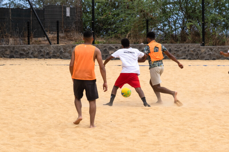 Saint-Paul, Ville Active et Sportive, accueille ce vendredi matin 18 novembre 2022 le tournoi de Beach-soccer de l’association Aide de protection de l’enfance et de la jeunesse. Il s’agit en effet d’une pratique sportive très prisée par les jeunes.