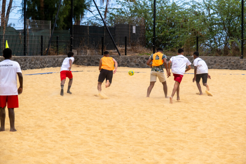 Saint-Paul, Ville Active et Sportive, accueille ce vendredi matin 18 novembre 2022 le tournoi de Beach-soccer de l’association Aide de protection de l’enfance et de la jeunesse. Il s’agit en effet d’une pratique sportive très prisée par les jeunes.