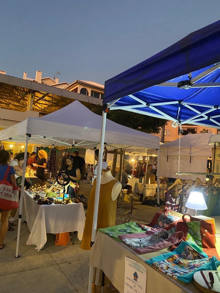 Saint-Gilles-les-Bains accueille le grand retour du marché nocturne ce samedi 12 novembre 2022, de 17 à 23 heures.