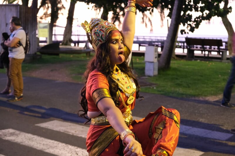 Cette édition 2022 du Dipavali prend une ampleur particulière avec le retour du défilé organisé ce samedi 12 novembre 2022. Le Dipavali retrouve sa place naturelle : celle d’une fête de la lumière qui illumine notre Ville.