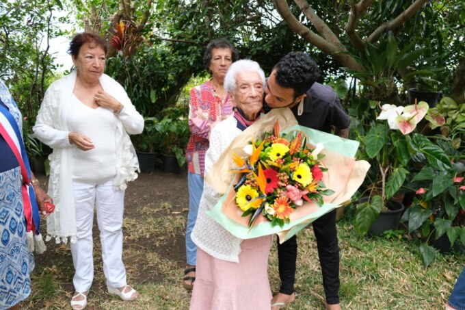 Saint-Paul, Ville Amie des Aînés, compte une centenaire supplémentaire. Louise Angèle ROUCOU célèbre ses 100 ans ce dimanche 13 novembre 2022 en présence de tous ses proches et de sa famille.